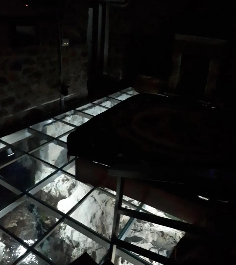 Nuci'S Home Glass Floor Tushemisht